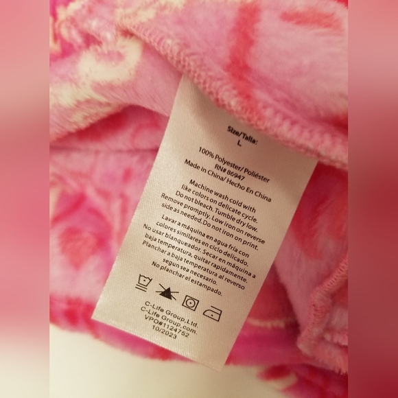 NWT Barbie Pink Graphic Shorts Soft Fleece Size Large - Picture 13 of 14